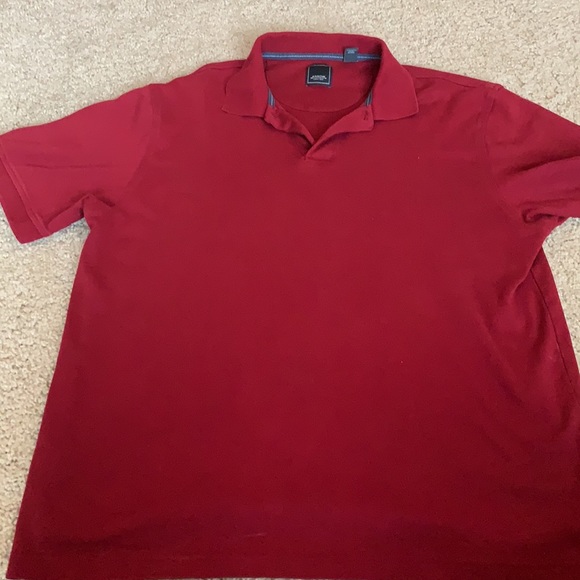 Large collared shirts. - Picture 4 of 4